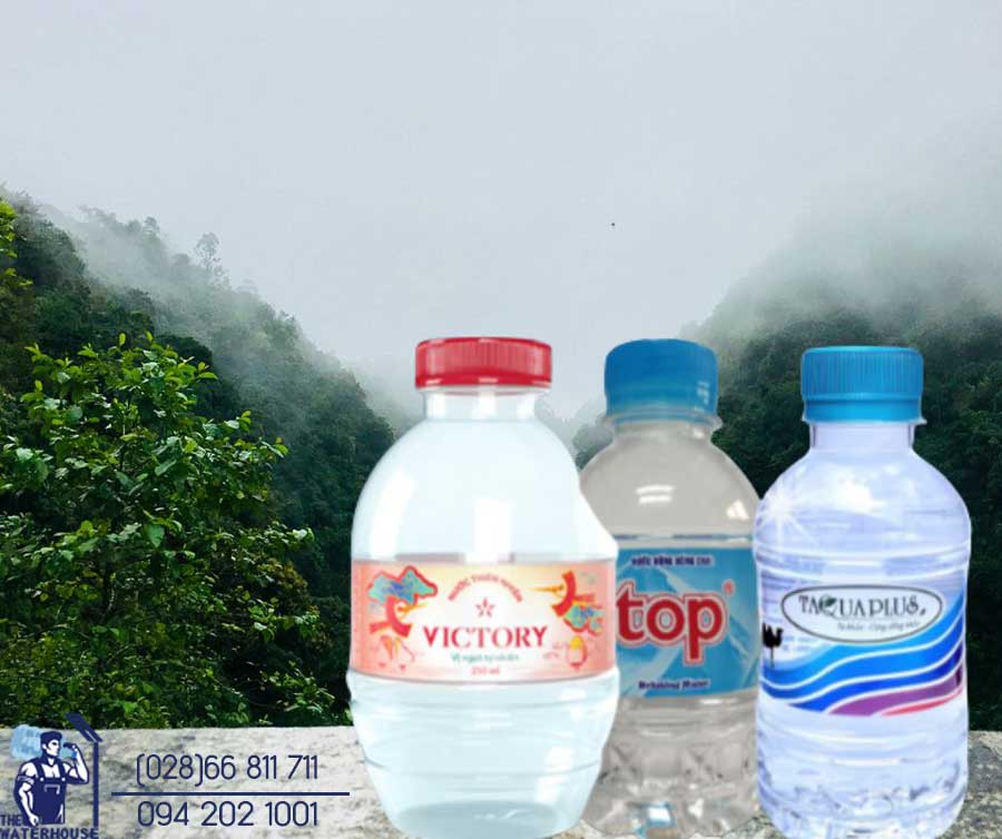 Chai nước suối nhỏ dung tích 250ml phù hợp hội nghị